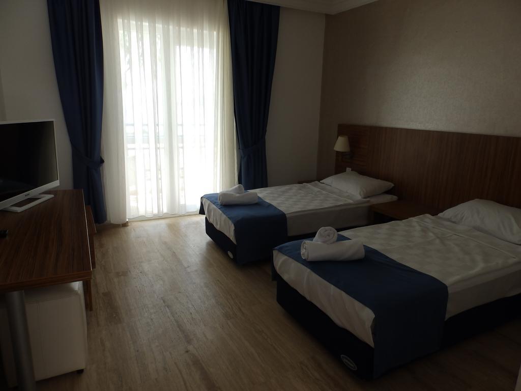 Club Blue White All Inclusive Turgutreis Værelse billede