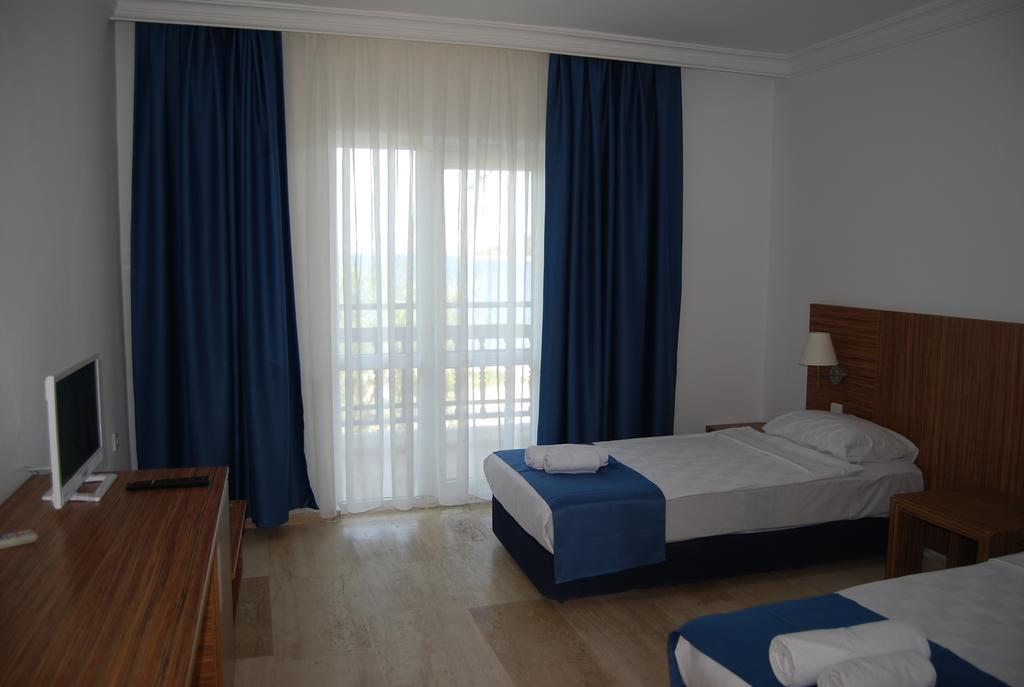 Club Blue White All Inclusive Turgutreis Værelse billede